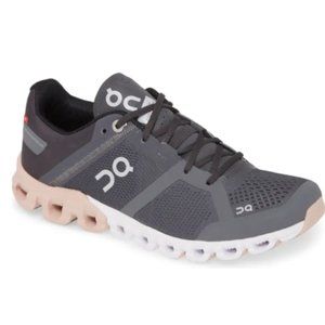 On Cloudflow Running Sneakers
